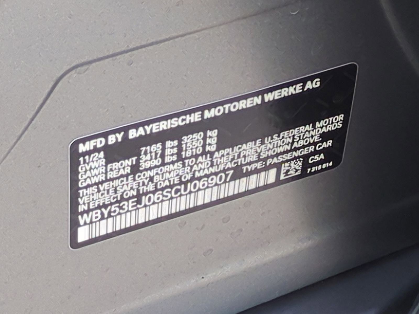 Certified 2025 BMW i7 xDrive60 w/ Executive Package image 33