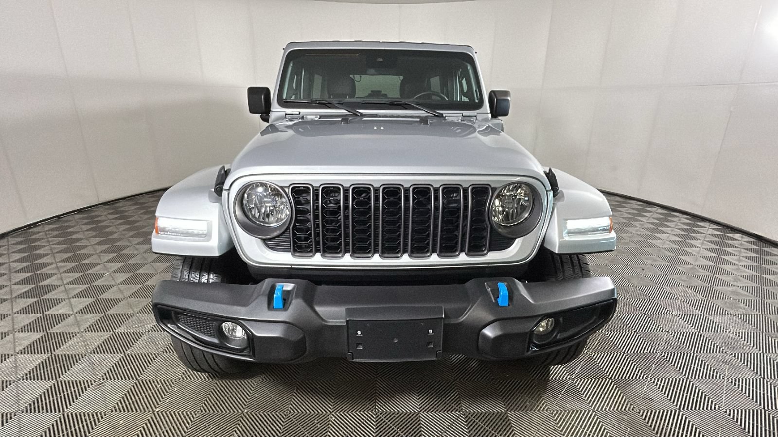Used 2024 Jeep Wrangler Unlimited w/ Convenience Group AWD/4WD image 9