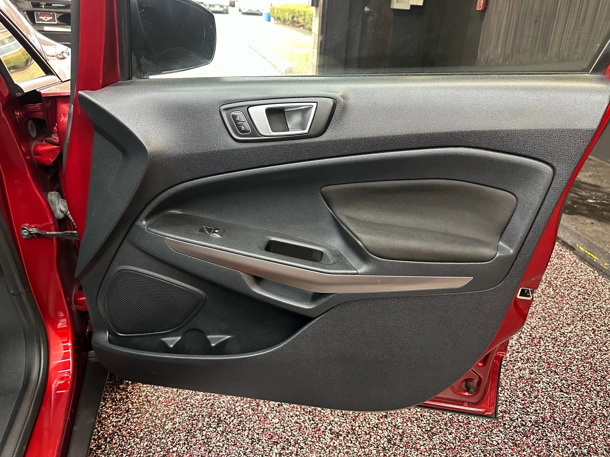 Used 2019 Ford EcoSport SE w/ SE Convenience Package image 29