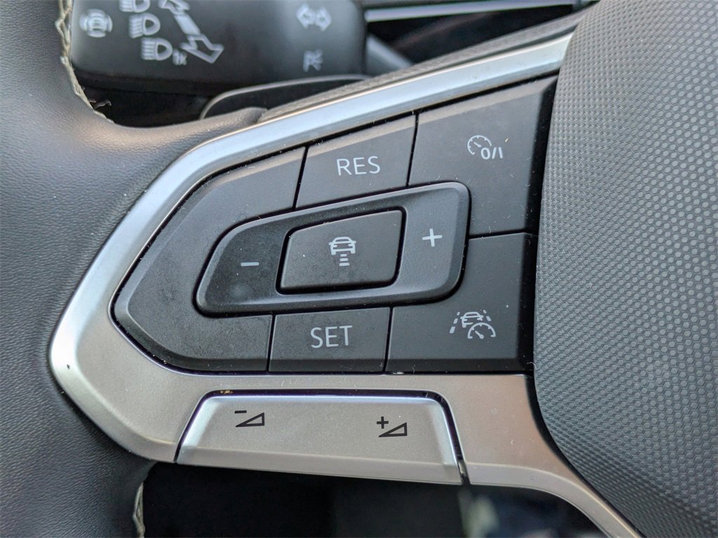 Used 2024 Volkswagen Atlas Cross Sport SE image 24