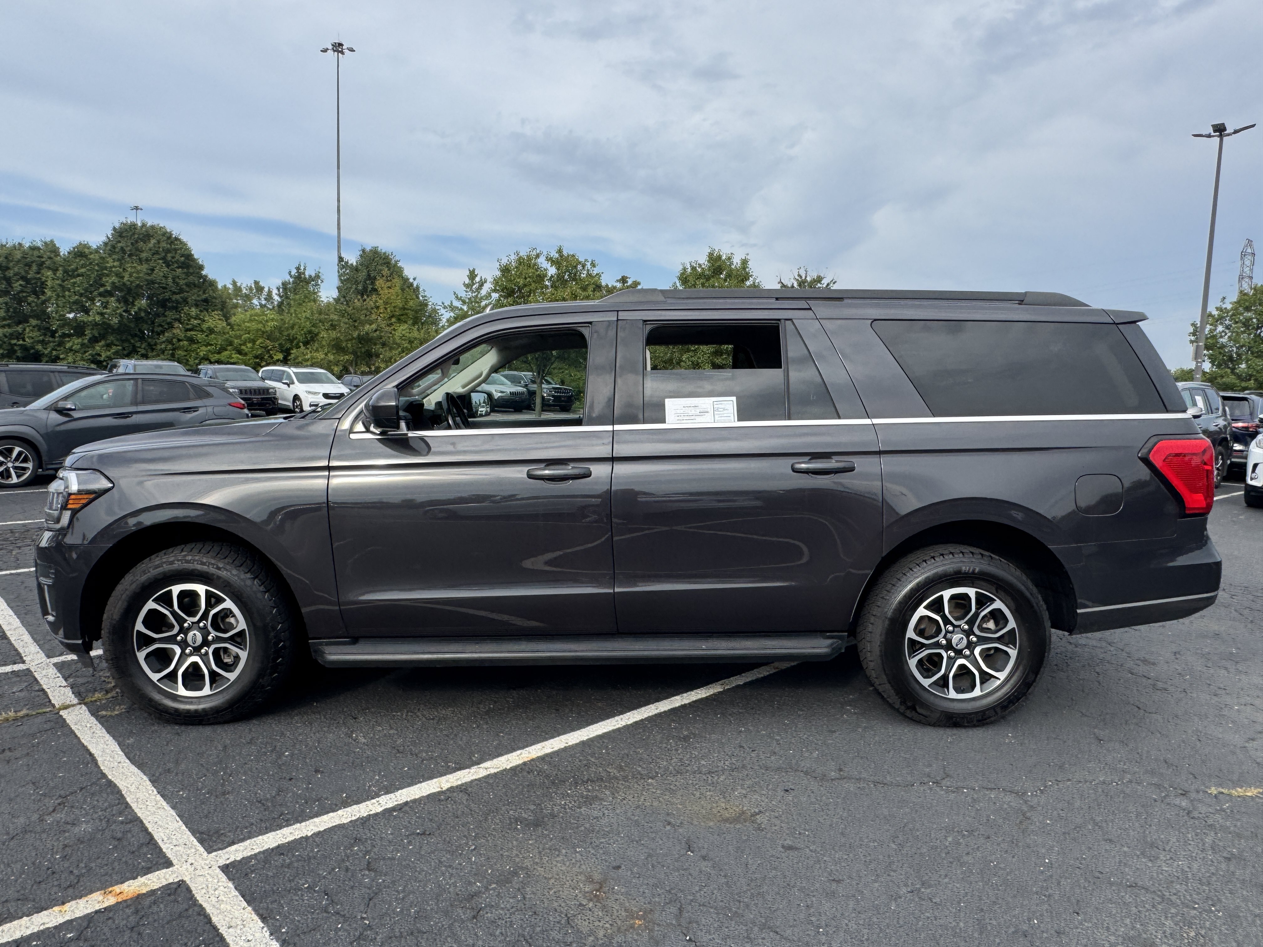 Used 2024 Ford Expedition Max XLT RWD image 9