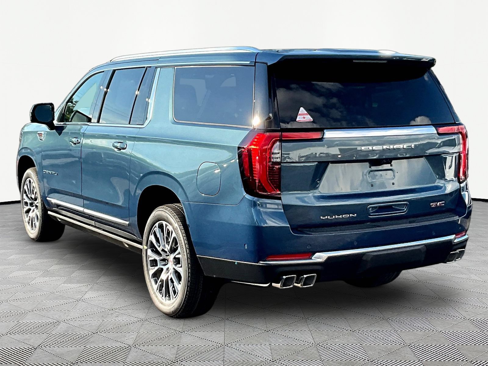 New 2026 GMC Yukon XL Denali w/ Denali Reserve Package AWD/4WD image 4