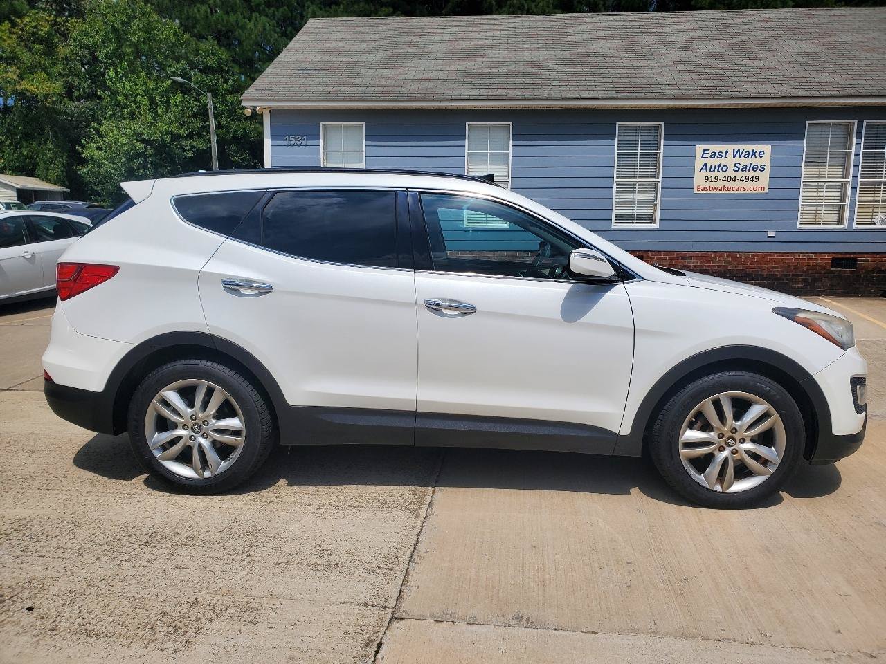 Used 2014 Hyundai Santa Fe Sport 2.0T w/ Technology Package 05 AWD/4WD image 4
