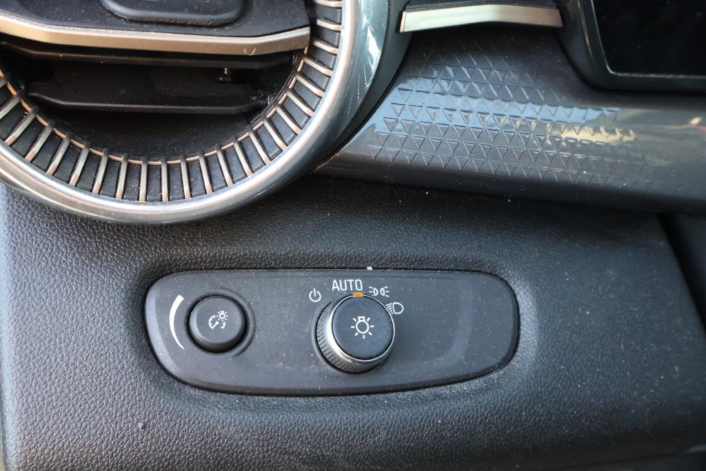 Used 2024 Chevrolet Trax ACTIV w/ Sunroof Package FWD image 15