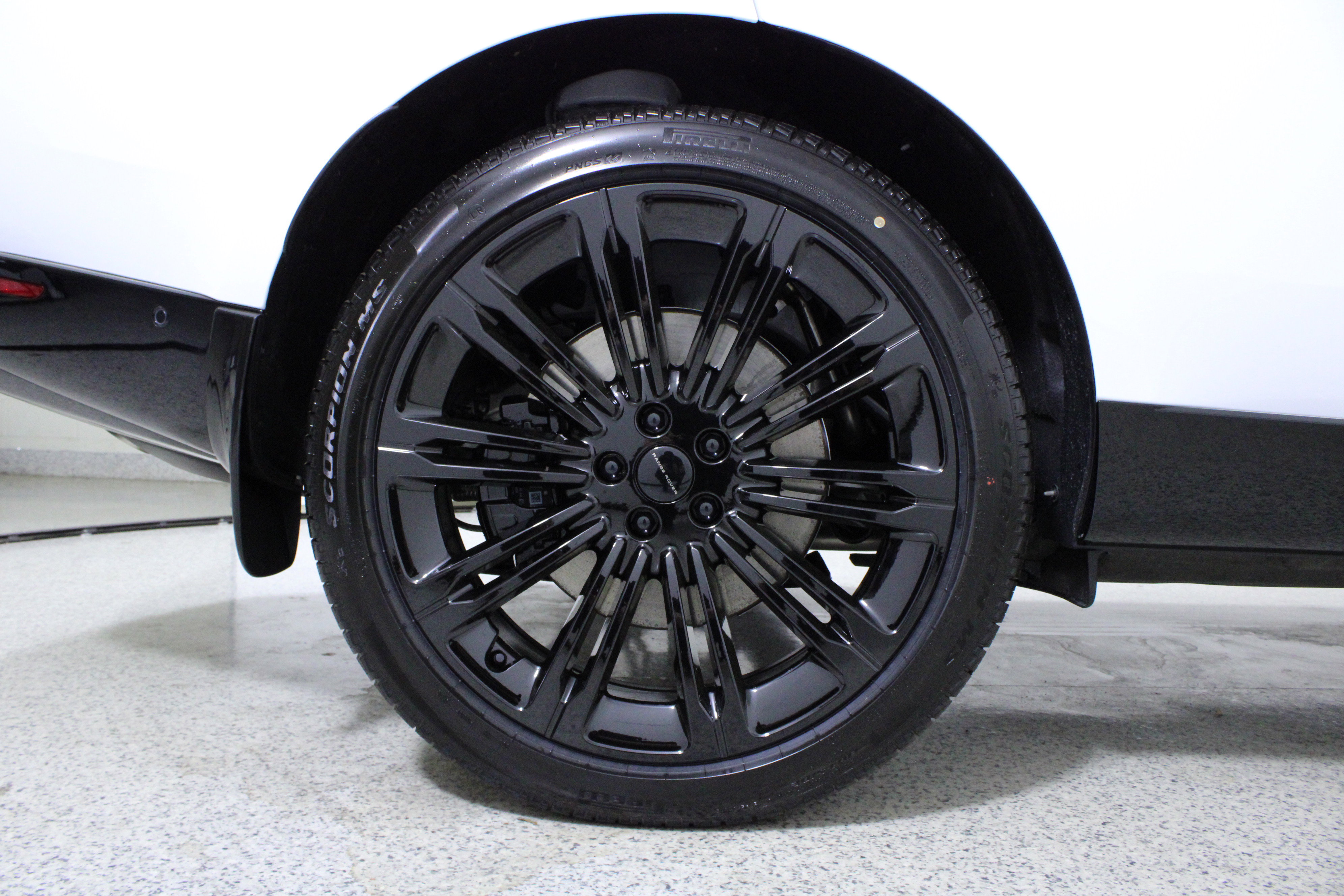 New 2026 Land Rover Range Rover Long Wheelbase SE image 8