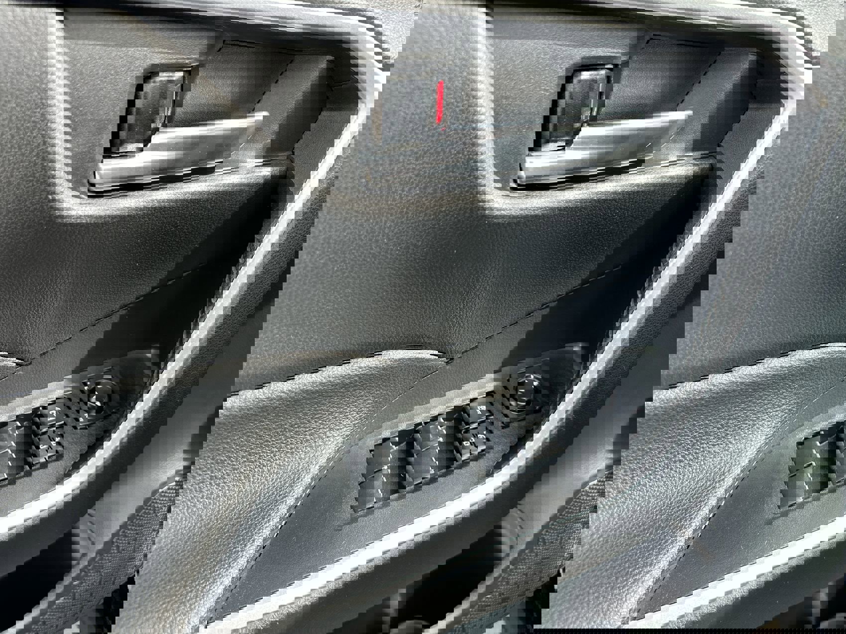 Used 2021 Toyota RAV4 XLE Premium image 13