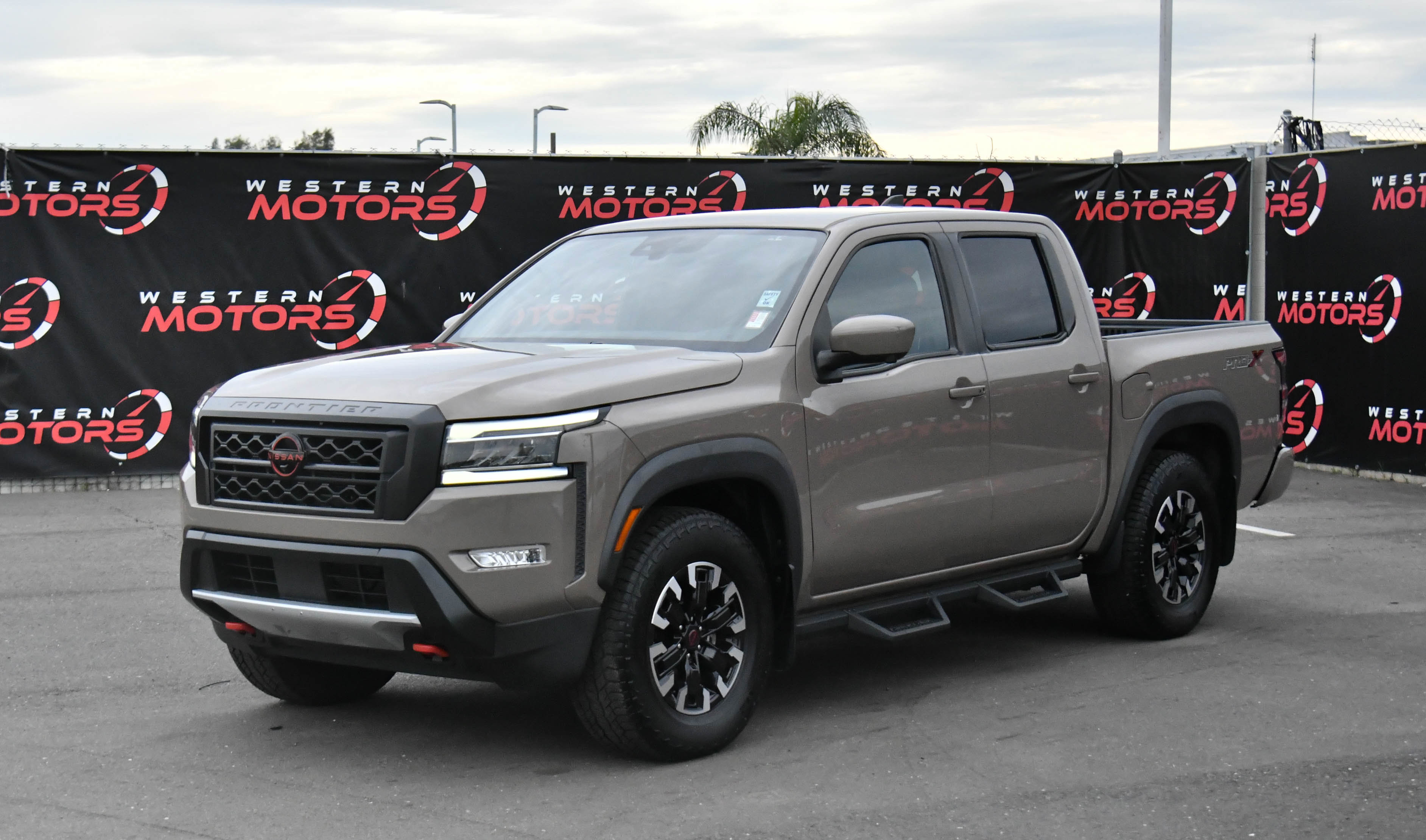 Used 2023 Nissan Frontier Pro-X w/ Pro Convenience Package image 3