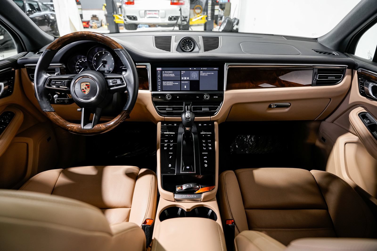 Used 2023 Porsche Macan S AWD/4WD image 18
