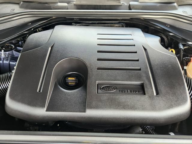 Used 2025 Land Rover Range Rover Sport SE image 32