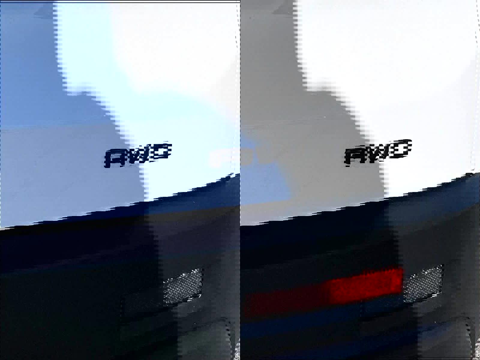 Used 2023 GMC Acadia SLT w/ Elevation Edition image 30