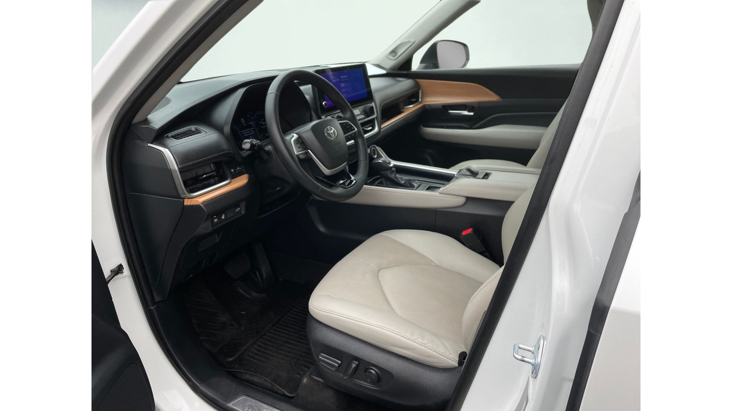 Certified 2024 Toyota Grand Highlander AWD image 10