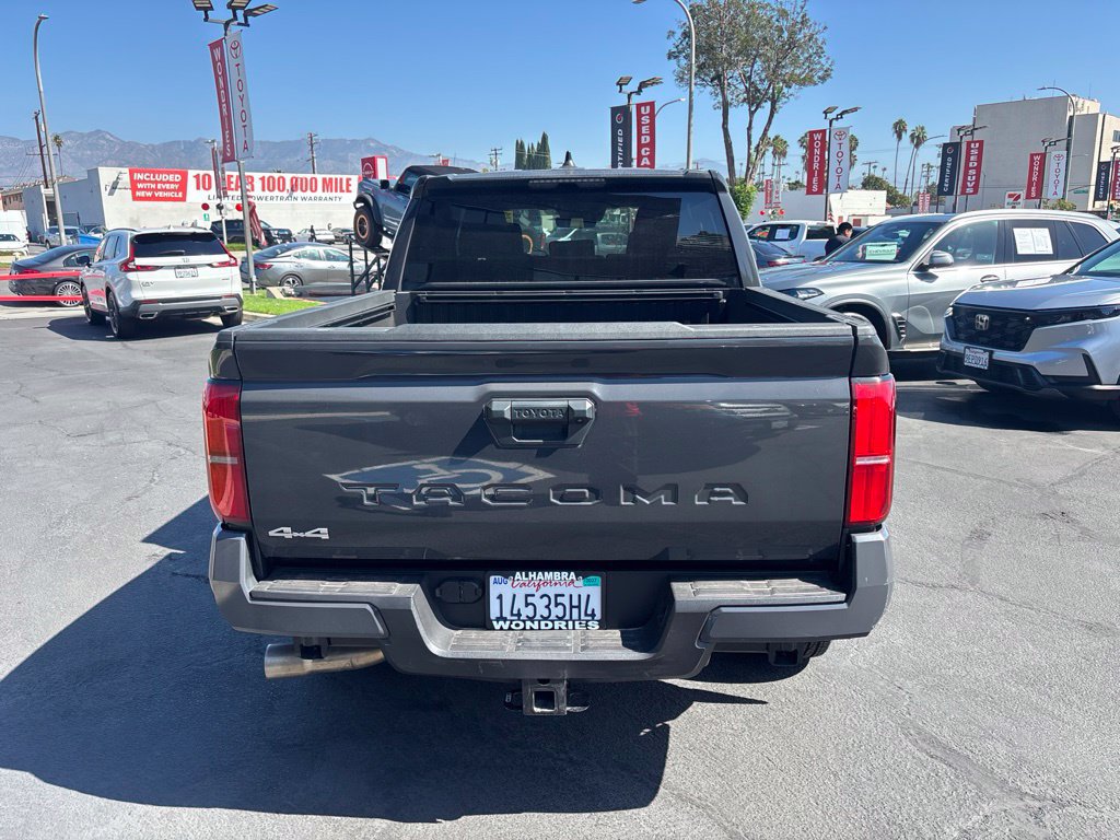 Used 2025 Toyota Tacoma SR5 AWD/4WD image 5