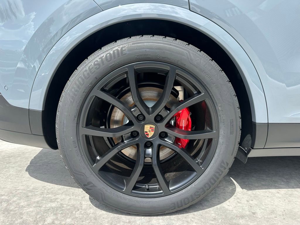 Used 2025 Porsche Cayenne S image 40