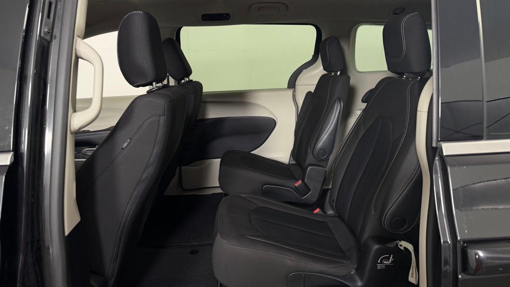 Used 2023 Chrysler Voyager LX FWD image 25