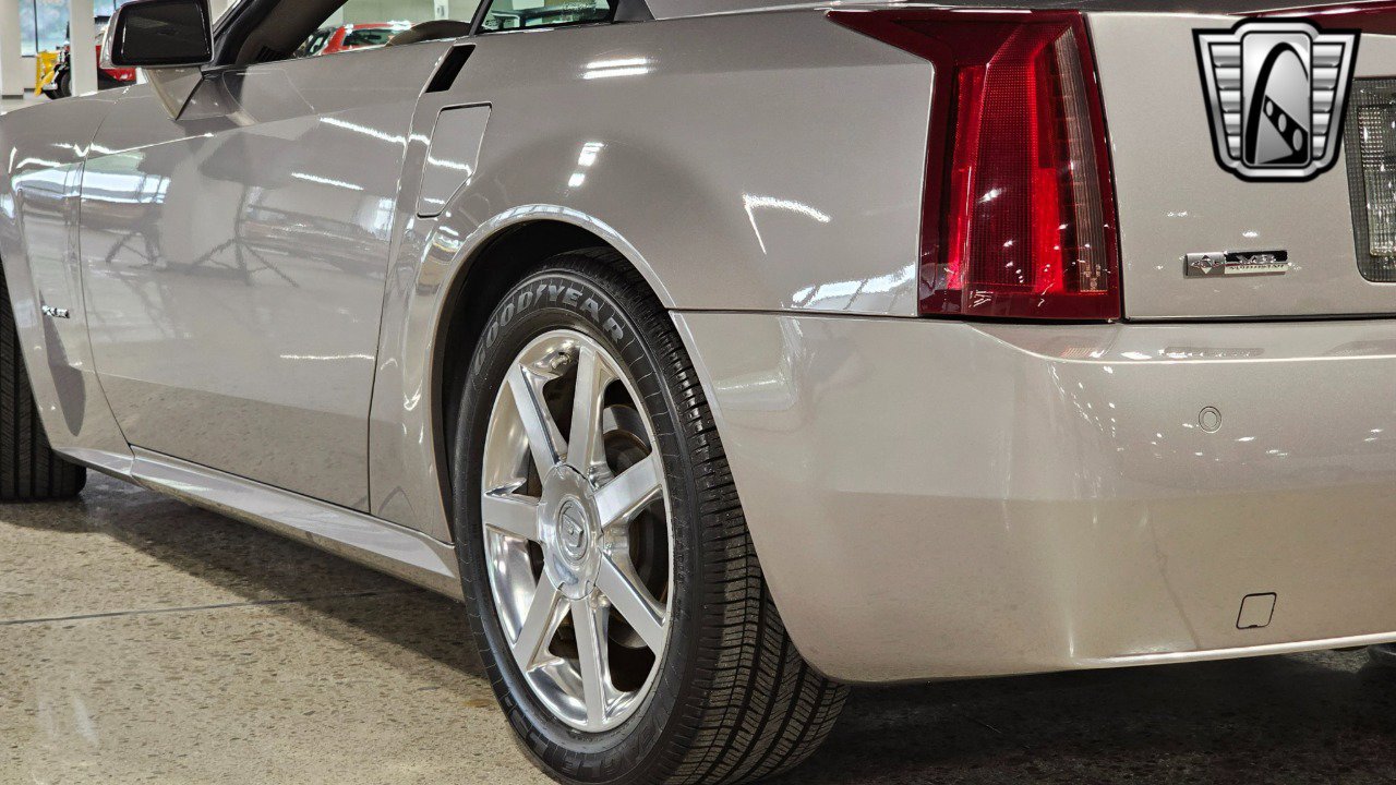 Used 2004 Cadillac XLR image 12