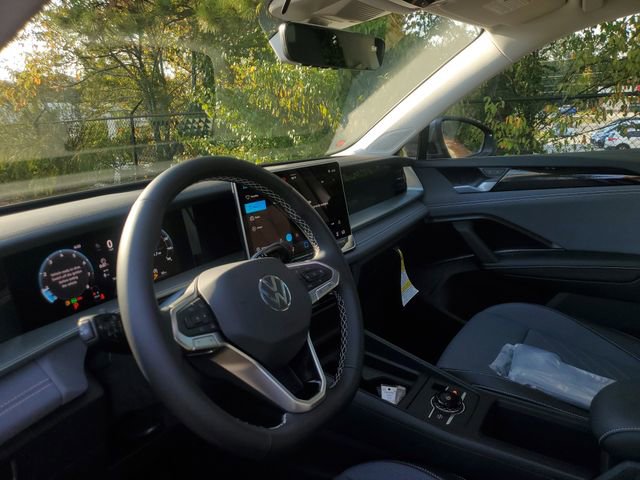 New 2026 Volkswagen Tiguan SE image 18