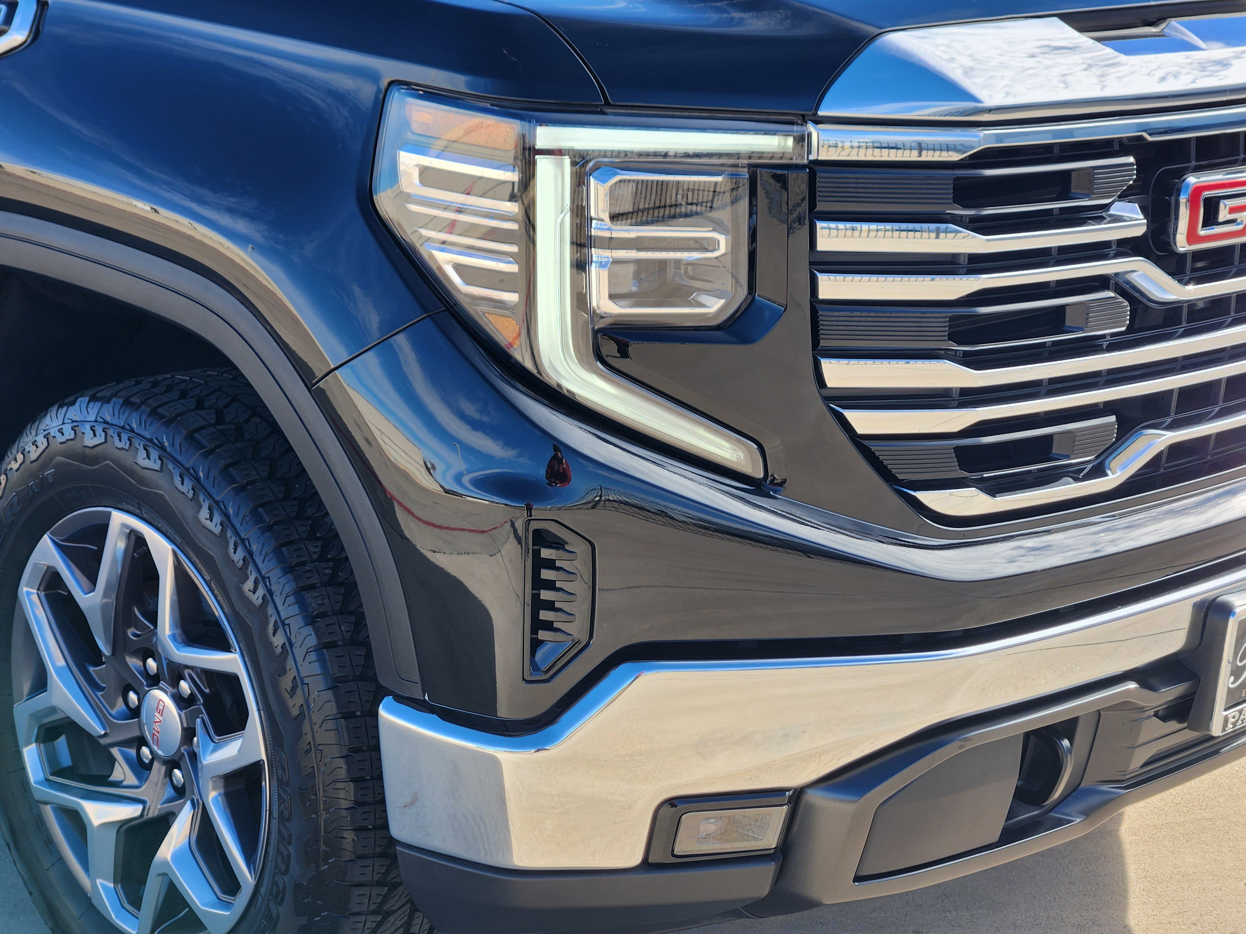 Used 2023 GMC Sierra 1500 SLT w/ SLT Convenience Package image 8