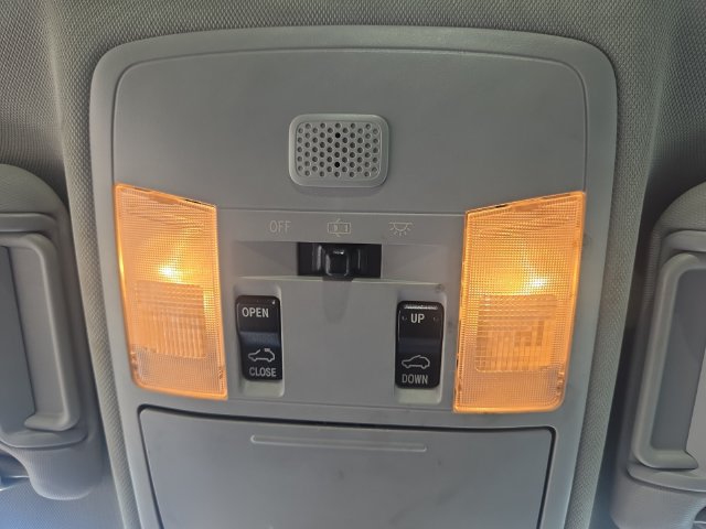 Used 2018 Toyota RAV4 Limited w/ Carpet Mat Package FWD image 27