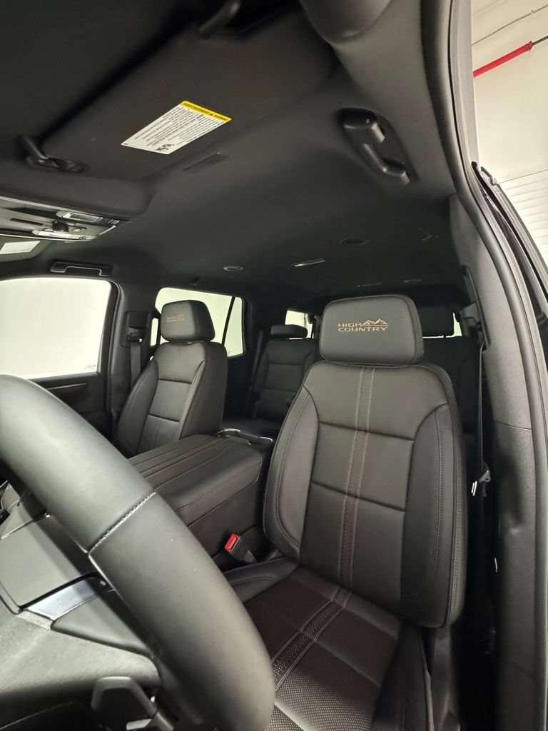 Used 2025 Chevrolet Tahoe High Country AWD/4WD image 16