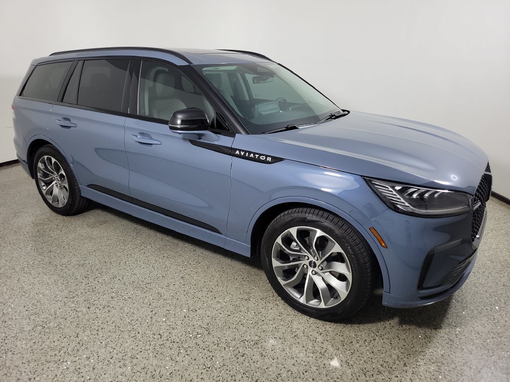New 2026 Lincoln Aviator 2WD w/ Jet Appearance Package image 33
