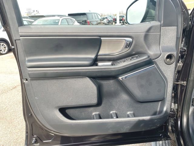 Used 2025 Ford Expedition Platinum image 23