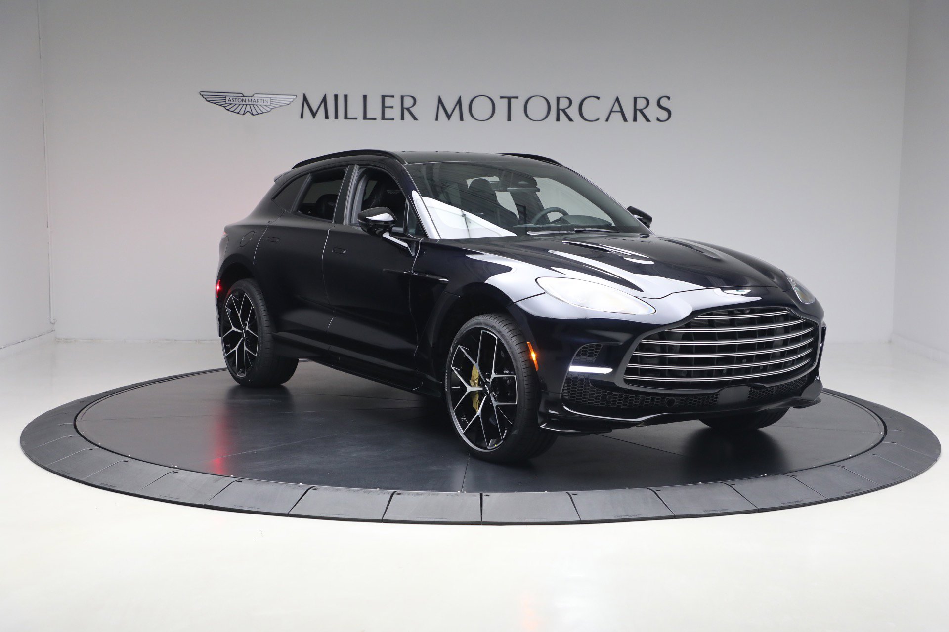 New 2026 Aston Martin DBX 707 image 10