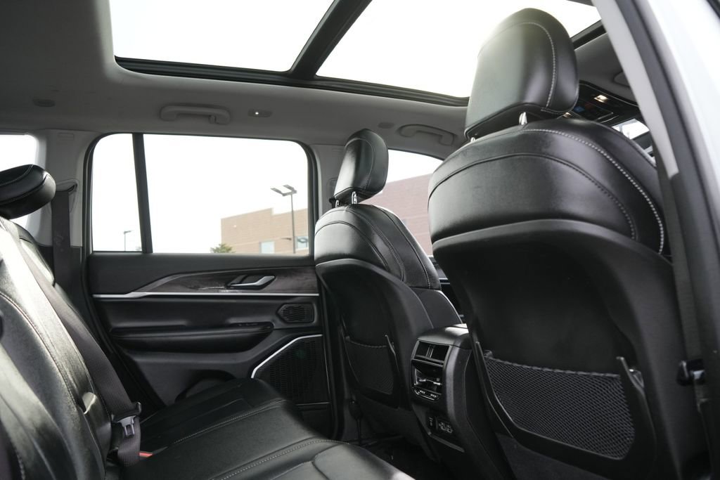 Used 2022 Jeep Grand Cherokee Limited 4xe image 17