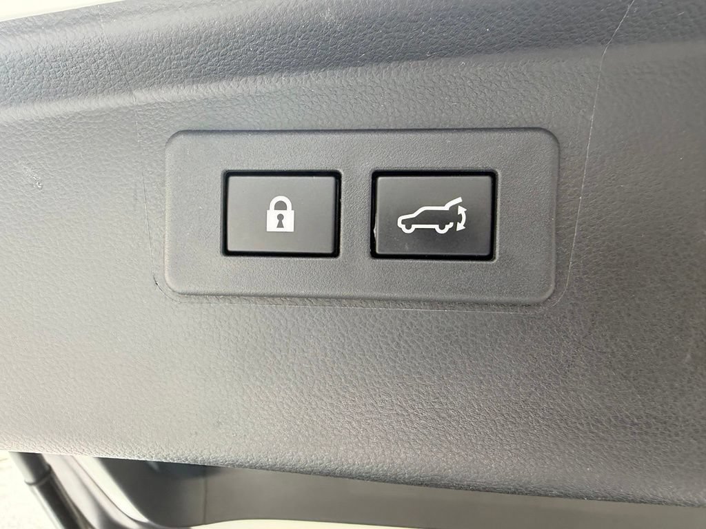 Used 2022 Subaru Outback Touring AWD/4WD image 8