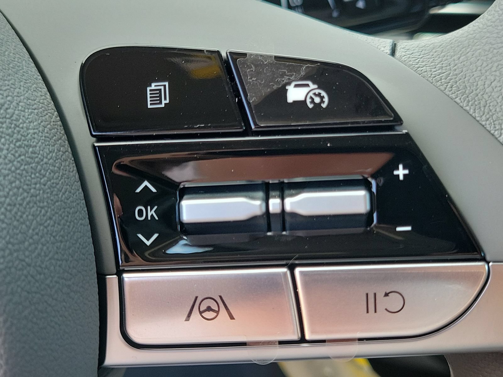 New 2026 Hyundai Elantra SE FWD image 9