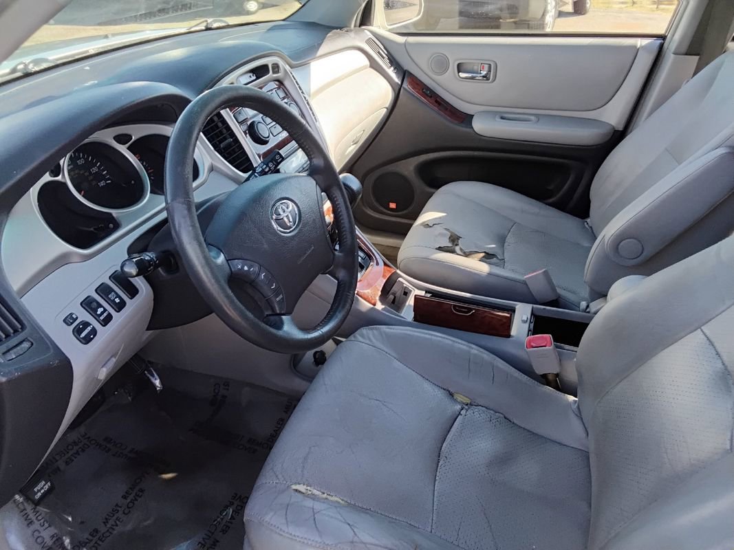 Used 2004 Toyota Highlander Limited image 9