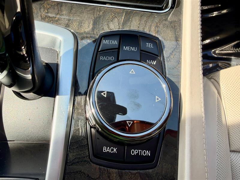 Used 2015 BMW 750Li xDrive AWD/4WD image 18