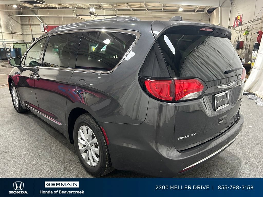 Used 2018 Chrysler Pacifica Touring-L FWD image 6