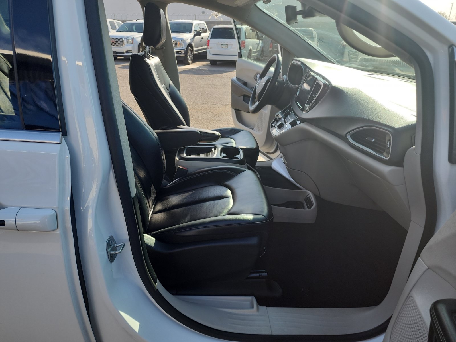 Used 2024 Chrysler Pacifica Touring-L FWD image 28