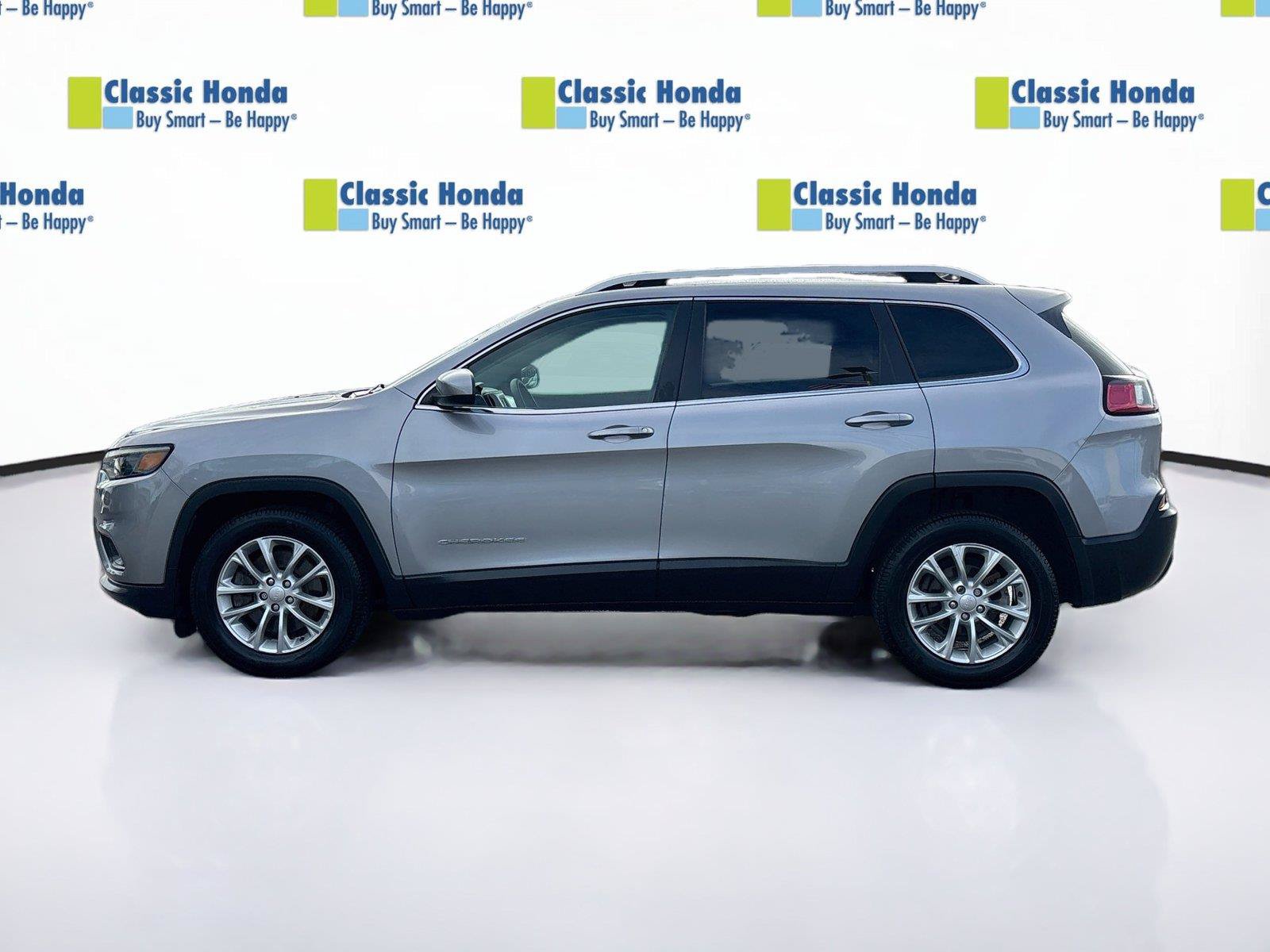 Used 2019 Jeep Cherokee Latitude w/ Popular Appearance Group FWD image 4