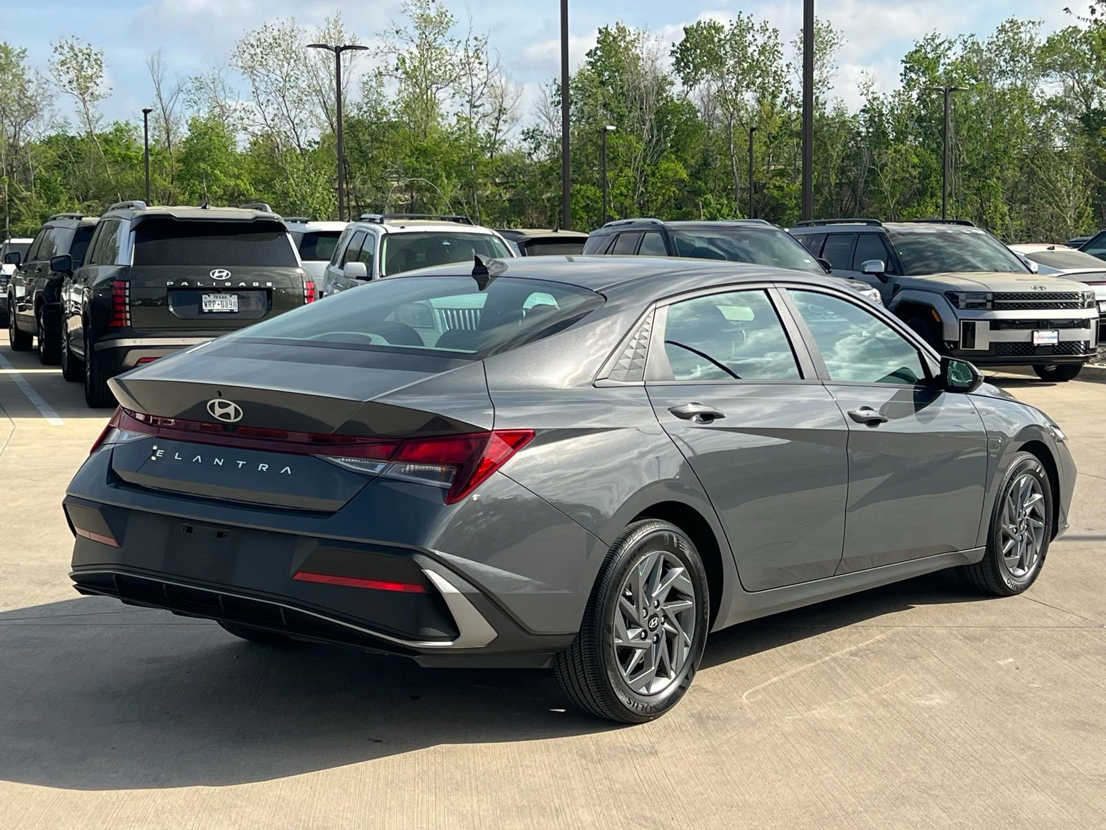 Used 2024 Hyundai Elantra SEL image 12