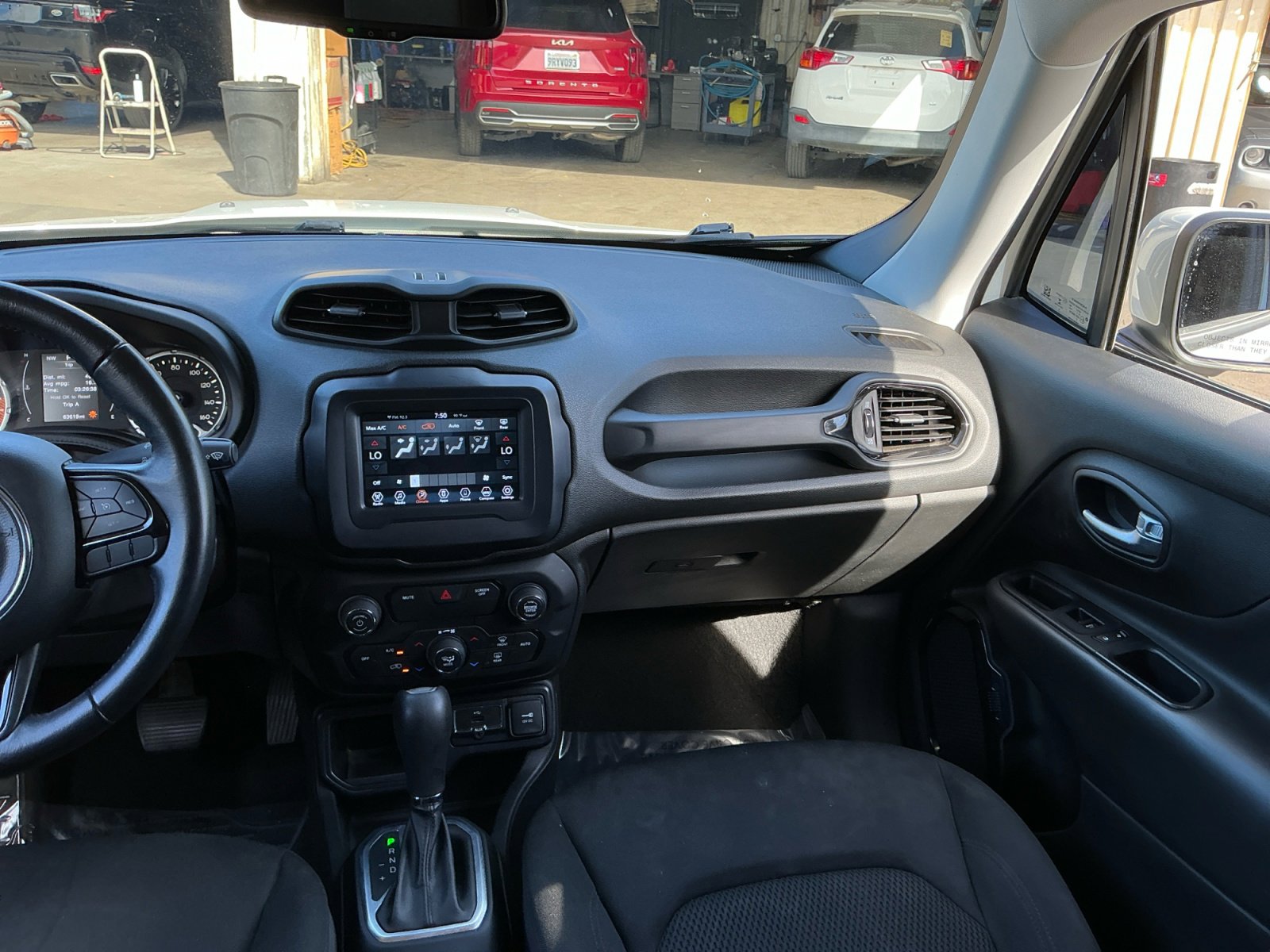 Used 2019 Jeep Renegade Altitude w/ Quick Order Package 2XM FWD image 15