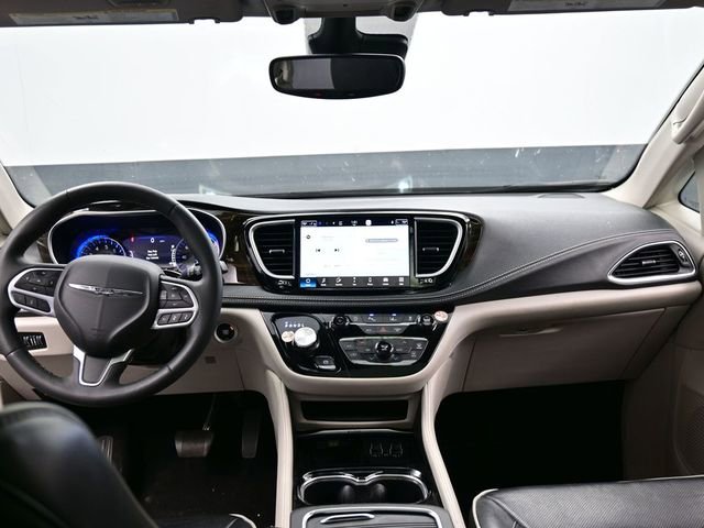 Used 2023 Chrysler Pacifica Limited FWD image 25