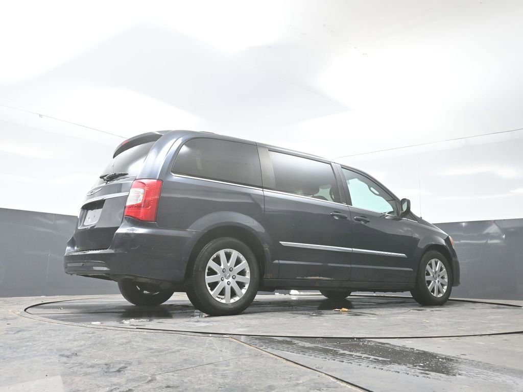 Used 2013 Chrysler Town & Country Touring image 47