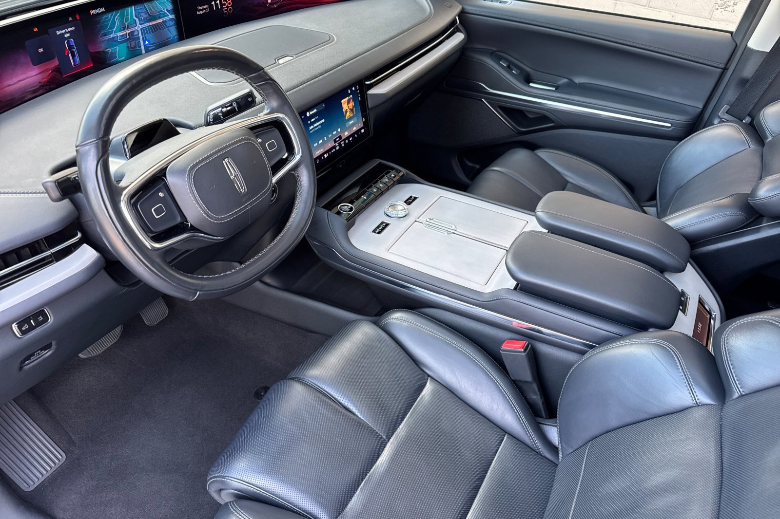 Used 2025 Lincoln Navigator Reserve AWD/4WD image 14