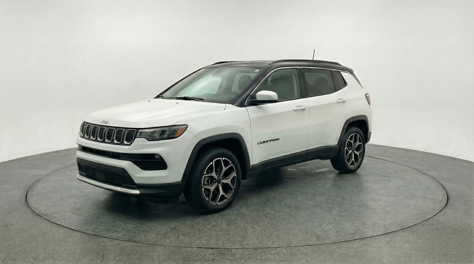 Used 2025 Jeep Compass Limited image 3