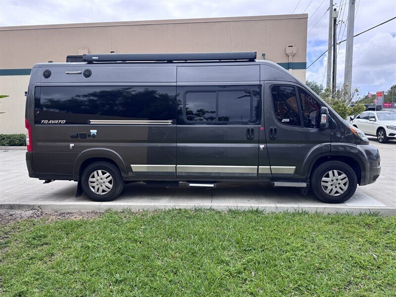 Used 2016 RAM ProMaster 3500 w/ Premium Appearance Group FWD image 4