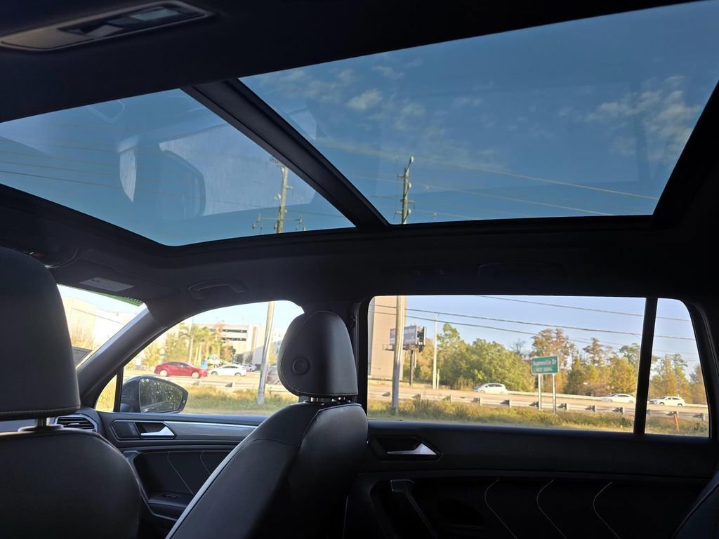 Used 2024 Volkswagen Tiguan SE R-Line image 25