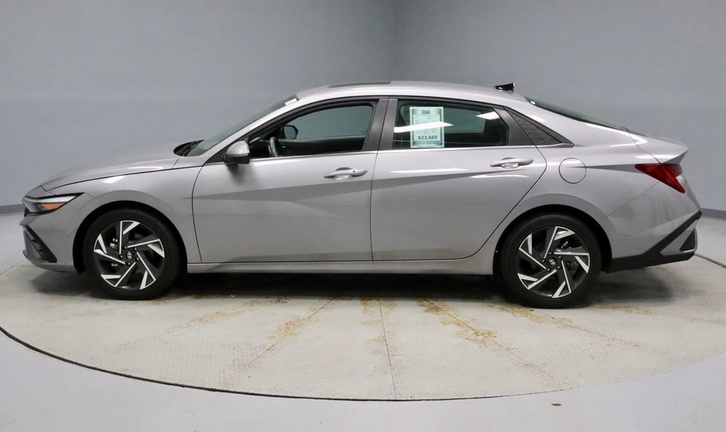 Certified 2025 Hyundai Elantra SEL image 10