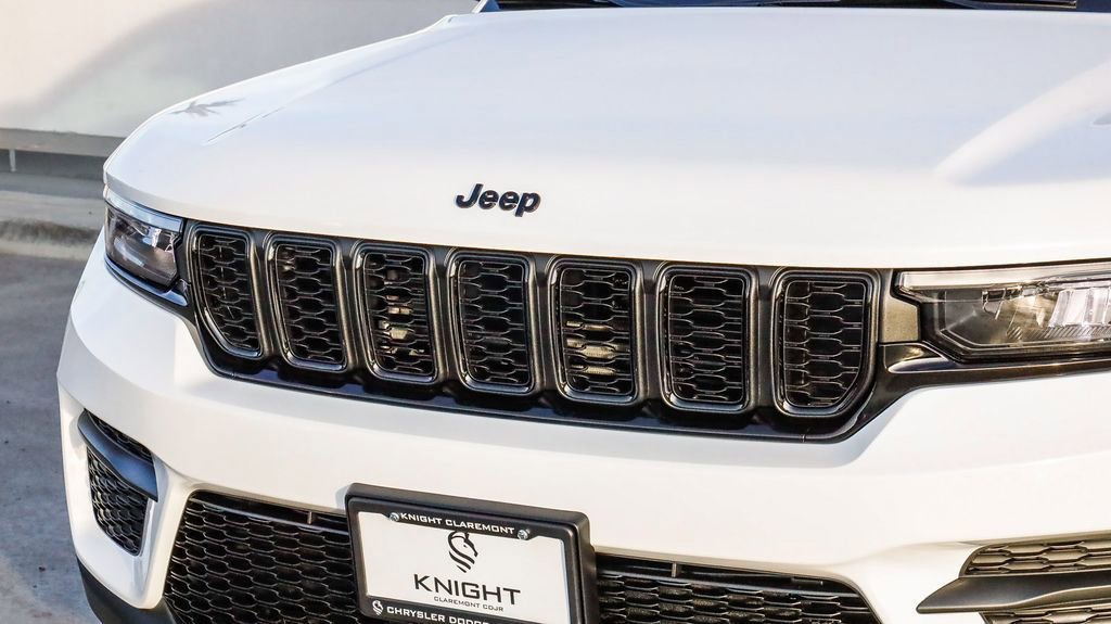 New 2025 Jeep Grand Cherokee Altitude image 6