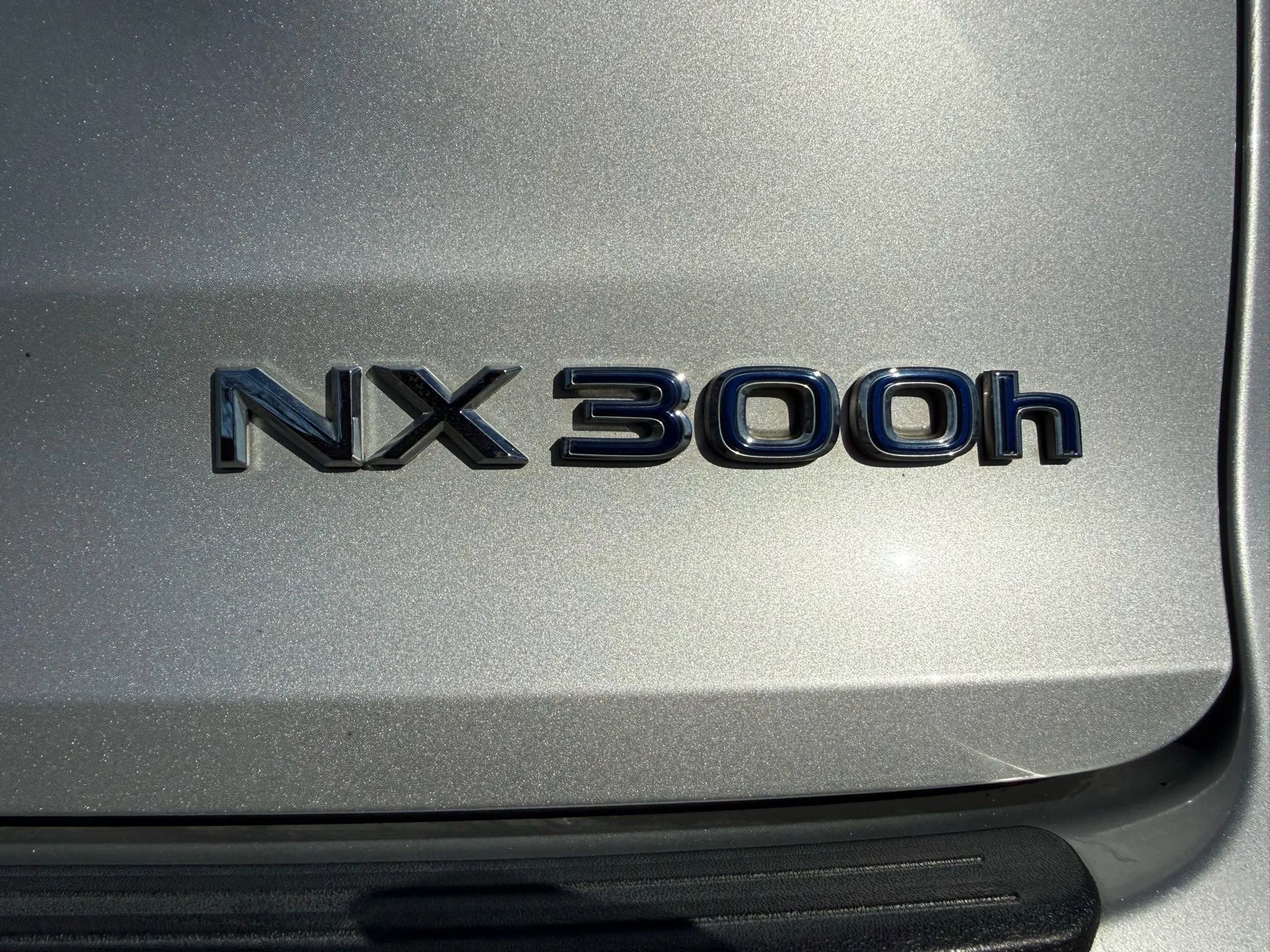 Used 2016 Lexus NX 300h AWD image 11