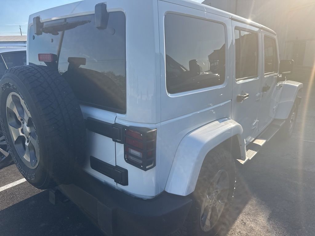 Used 2017 Jeep Wrangler Unlimited Sahara w/ Connectivity Group image 9