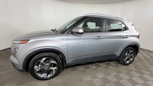 Used 2023 Hyundai Venue SEL FWD image 11