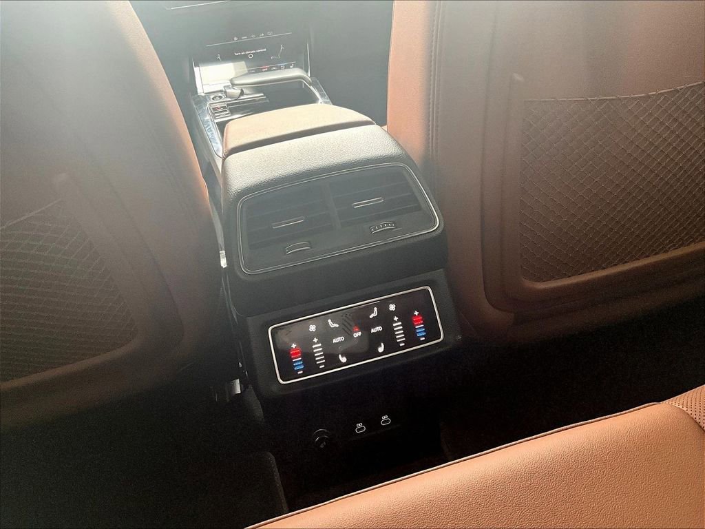 Used 2022 Audi e-tron Premium Plus w/ Premium Plus Package image 31