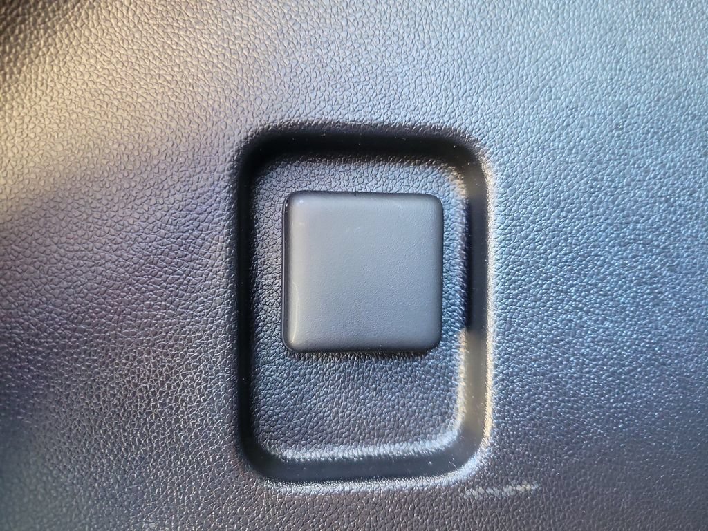 Certified 2024 Chevrolet Equinox EV RS FWD image 8