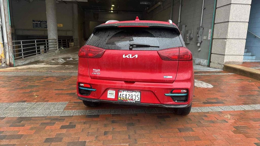 Used 2022 Kia Niro EX Premium w/ Cold Weather Package image 4